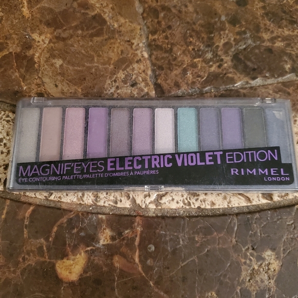 Free W/ purchase Rimmel Magnif'eyes Eyeshadow Palette, Electric Violet Edition - Picture 3 of 3